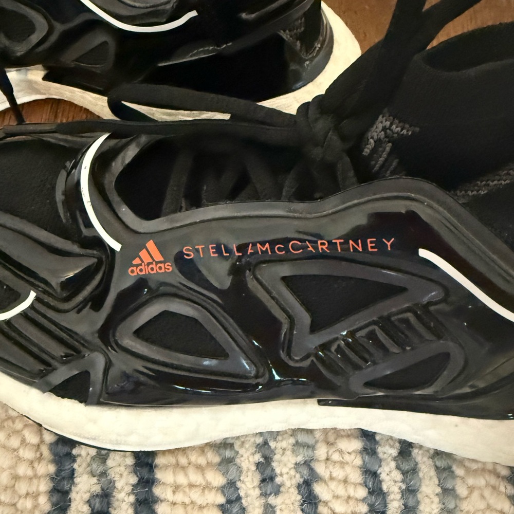 Very gently used adidas by Stella McCartney UltraBoost Size 7-1/2 No Box - Picture 6 of 7